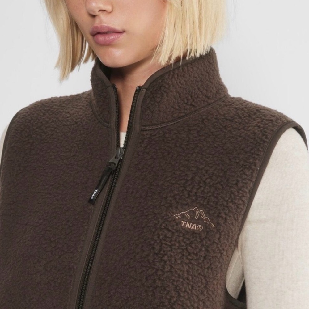 Aritzia TNA Polartec Thermal Pro Mockneck Fleece Vest Rich Mocha Brown NWT - Picture 3 of 6